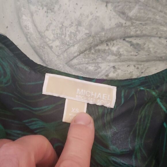 michael Kors Sleeveless Blouse - Picture 2 of 5